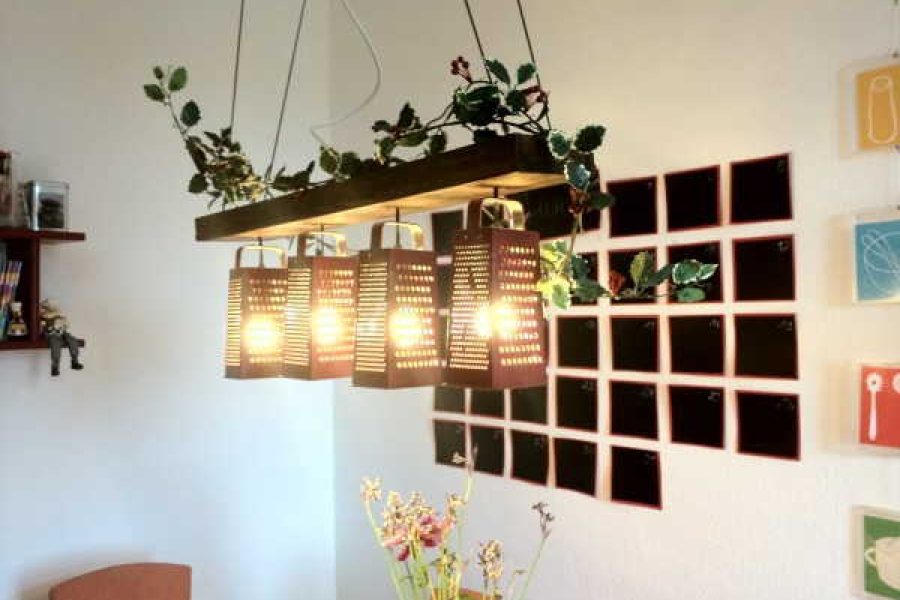 Faça uma luminária de ralador e decore sua casa