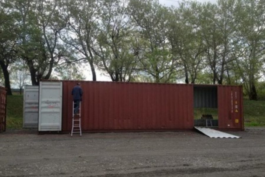 Mulher constrói a casa de seus sonhos com 4 containers velhos
